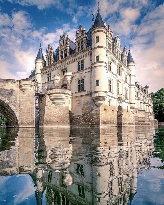 قلعه-چنانسی-فرانسه