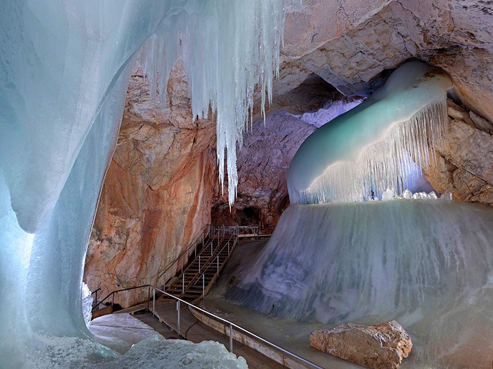 غار-یخی-ریزن-ولت-اتریش