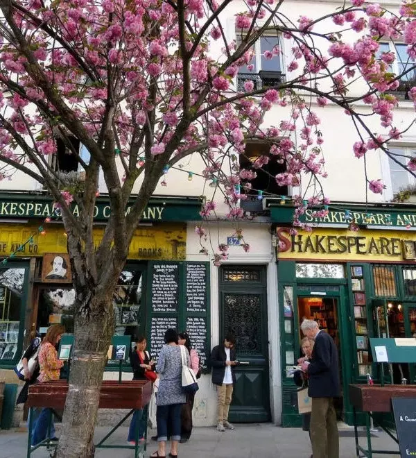 کتابفروشی شکسپیر و شرکا در پاریس