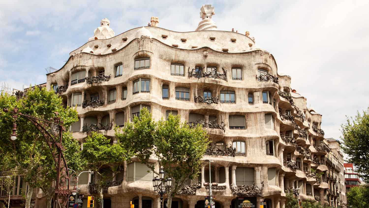 Casa Milà (La Pedrera) بهترین جاذبه برتر توریستی بارسلون