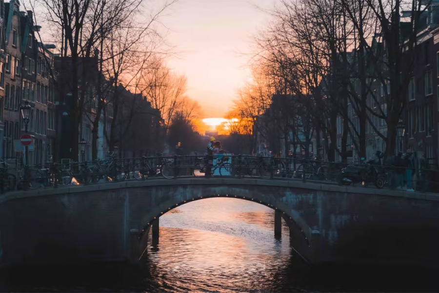 پل-عشق-در-آمستردام