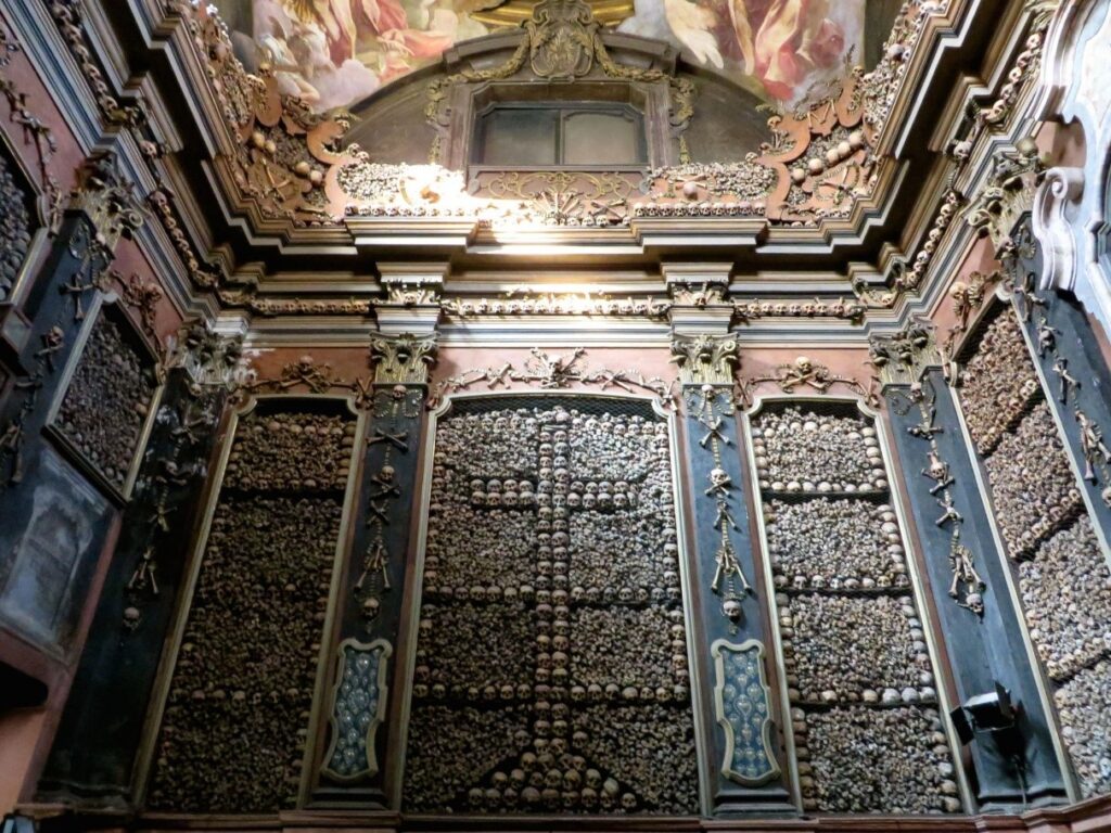 کلیسای استخوان ها در میلان
