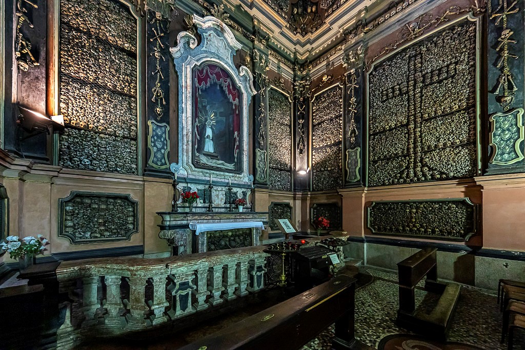 کلیسای استخوان ها در میلان
